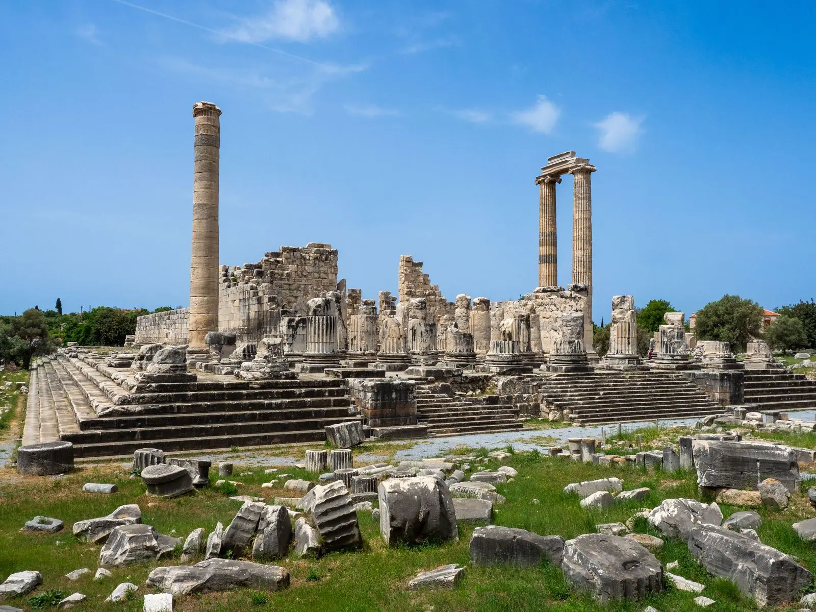 The ruins of the Temple of Apollo at Didyma under a clear sky