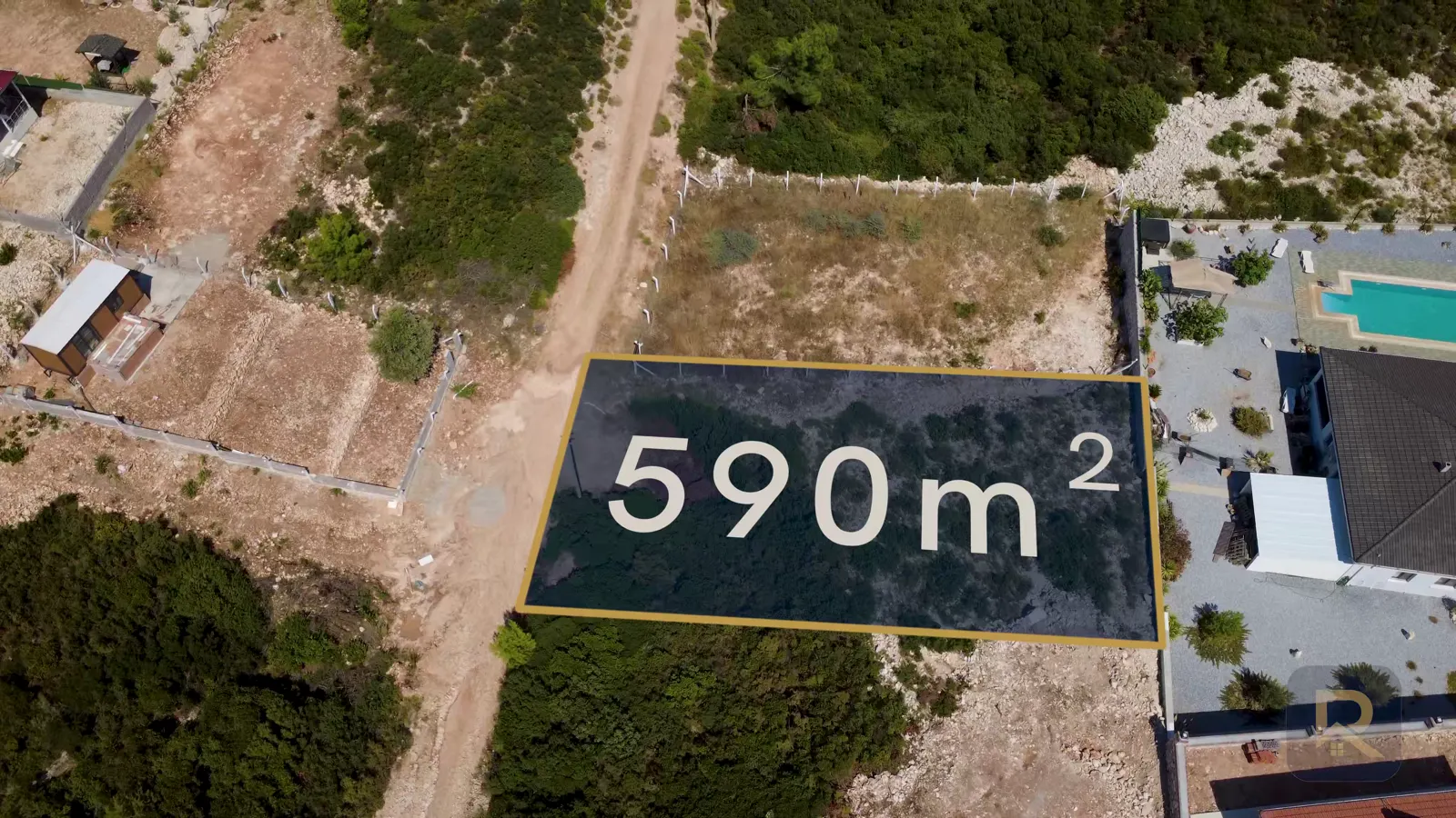 Seyrantepe plot 801/4 — 590 m² building plot outlined from the air among the greenery