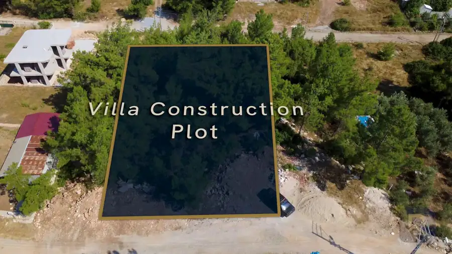 Seyrantepe 888/1 — 619 m² corner plot with asphalt road frontage in Didim
