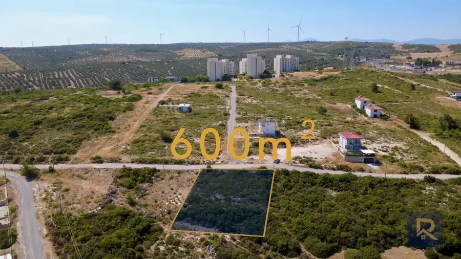 Seyrantepe 943/13 — 600 m² corner plot with asphalt road frontage in Didim