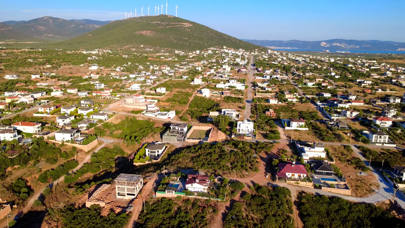 Aerial view of Yeşiltepe's established streets in evening light
